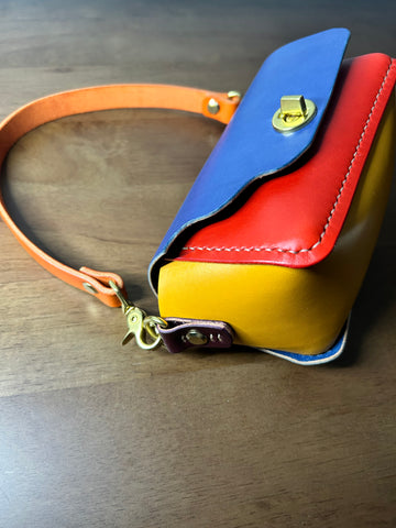 The Macaw- Bigger little cutie Squiggle shoulder bag 🦜💛