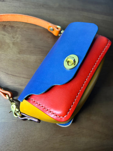 The Macaw- Bigger little cutie Squiggle shoulder bag 🦜💛