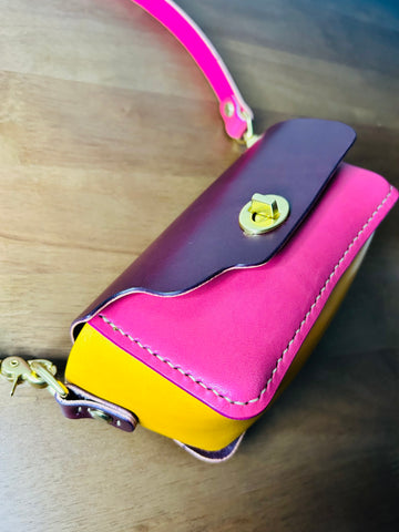 Pink Paradise- Bigger little cutie Squiggle shoulder bag💛