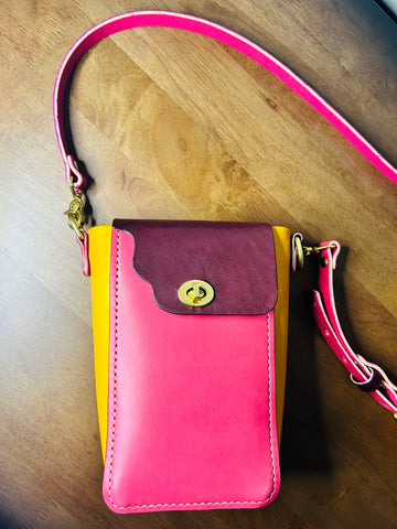 Pink Paradise- Medium/ Large Squiggle Crossbody bag 💛
