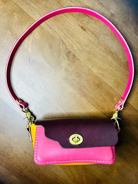 Pink Paradise- Bigger little cutie Squiggle shoulder bag💛