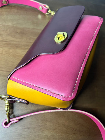 Pink Paradise- Medium Squiggle crossbody bag 💛
