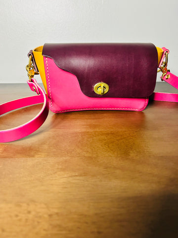 Pink Paradise- Medium Squiggle crossbody bag 💛