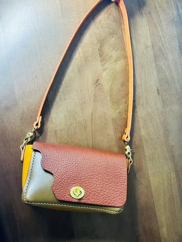 Medium Swiggle Bag- Milled Brown