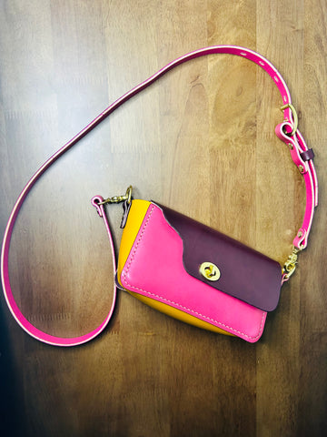 Pink Paradise- Medium Squiggle crossbody bag 💛