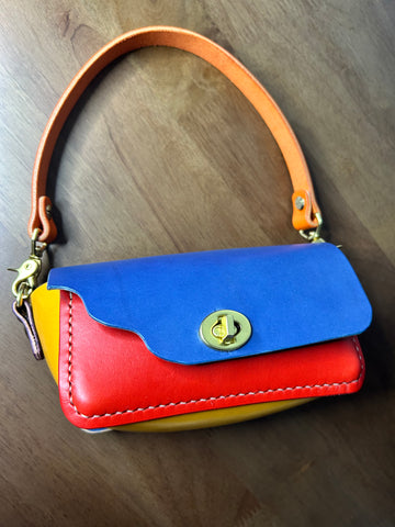 The Macaw- Bigger little cutie Squiggle shoulder bag 🦜💛